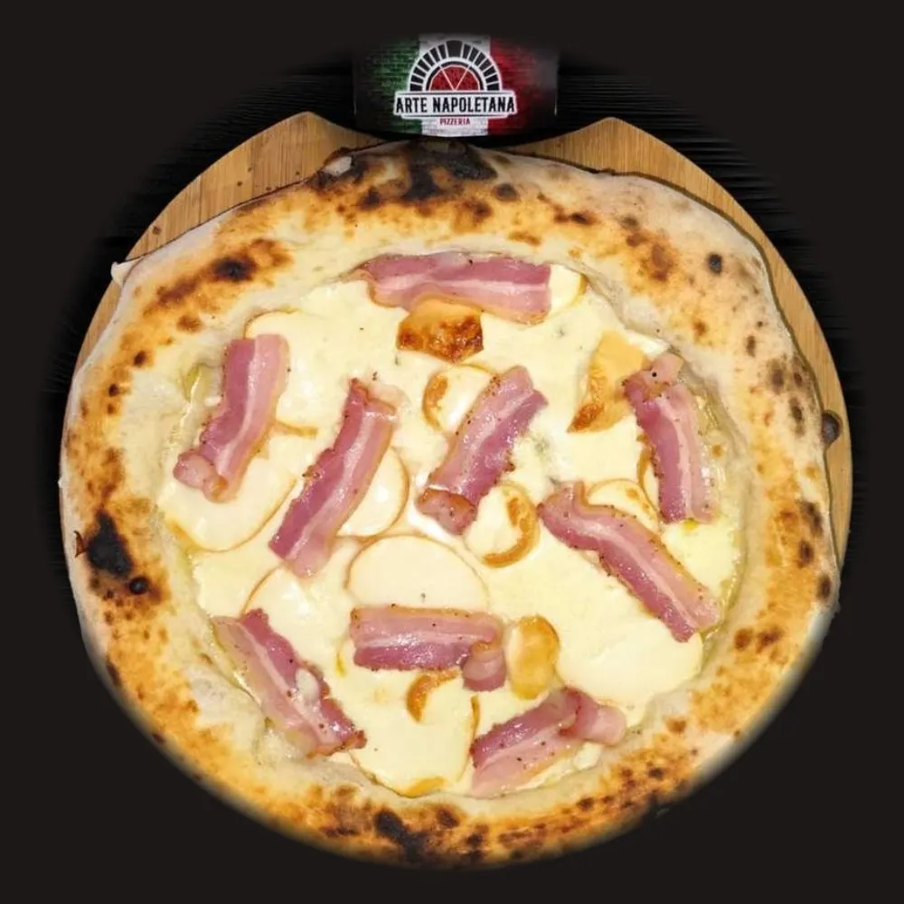 Pizza Pancetta cu provola afumată
